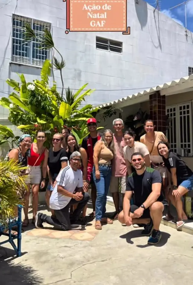 Voluntários do GAF reunidos em frente à sede na Ação de Natal